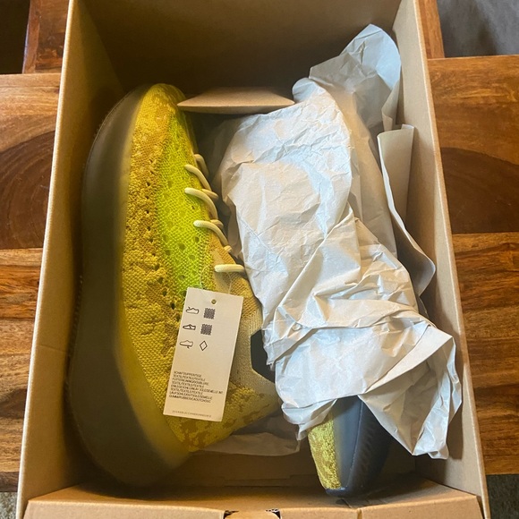 Mens Yeezy Boost 380 NWT - Picture 8 of 9